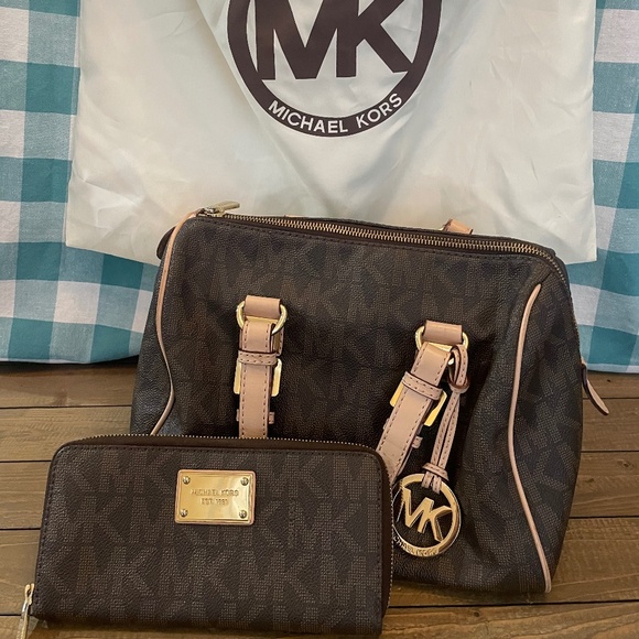 Michael Kors Handbag - Picture 2 of 6